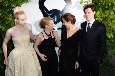 Angelina Jolie đang bắt đầu chiến dịch quảng bá phim mới