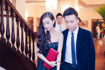Nhìn lại chặng đường yêu của MC Trấn Thành và bạn gái hot girl 11