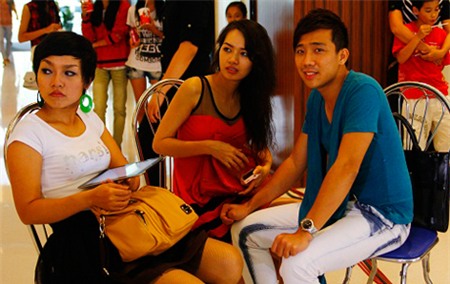 Nhìn lại chặng đường yêu của MC Trấn Thành và bạn gái hot girl 4
