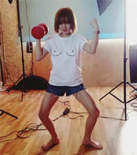 Sao Việt nhí nhố diện áo thun họa tiết độc - 3