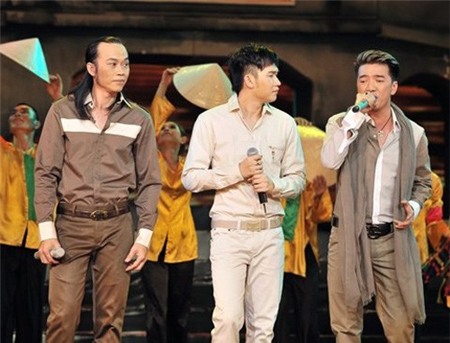 Hoài Linh - Đàm Vĩnh Hưng - Dương Triệu Vũ vẫn là những người anh em thân thiết nhất mặc cho dư luận có nói gì.