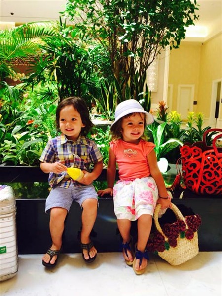 Hồng Nhung khoe ảnh con nhân ngày 1/6 - 1