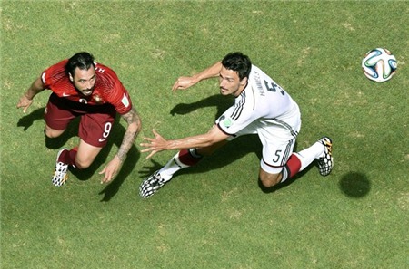 portugals-hugo-almeida-and-germanys-mats-hummels-both-go-after-the-ball-in-their-first-world-cup-match