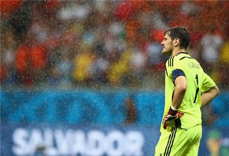 spains-goalie-iker-casillas-looks-on-as-the-rain-pours