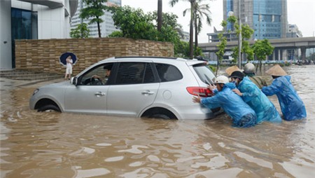 Lái xe mùa mưa, 10 điều phải nhớ