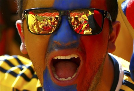 the-stadium-reflects-in-a-colombia-fans-sunglasses