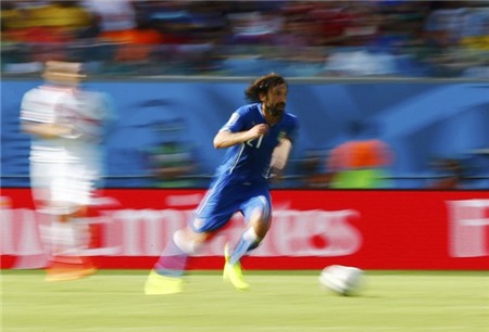 italys-andrea-pirlo-speeds-down-the-field.j