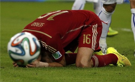 sergio-busquets-of-spain-reacts-after-missing-a-shot