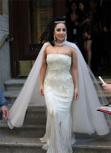 Lady-Gaga-in-Wedding-Dress-8080-14043534