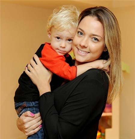 Carolina Dantas, người cũ của Neymar, bên cậu con trai đáng yêu.