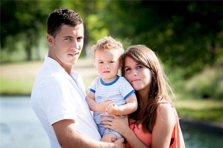 Eden Hazard bên người bạn đời Natasha.