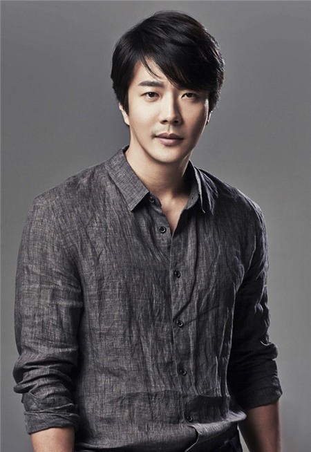 Kwon Sang Woo cùng "vợ" rạng rỡ chụp ảnh tự sướng 3