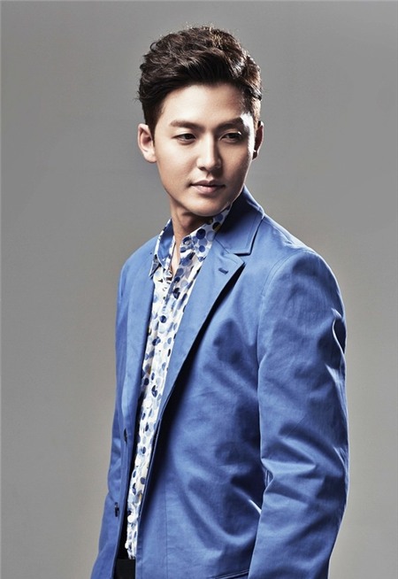 Kwon Sang Woo cùng