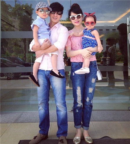 Lý Hải - Minh Hà đưa con đi thăm Lăng Bác