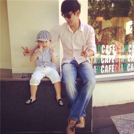 Lý Hải - Minh Hà đưa con đi thăm Lăng Bác