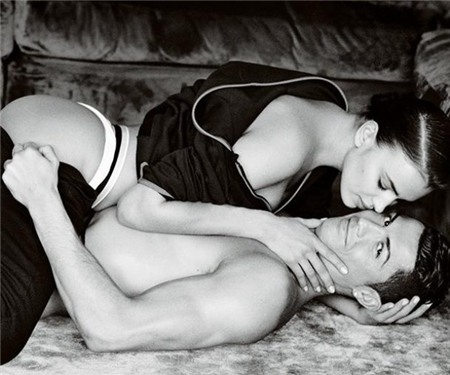 Ronaldo táo bạo chụp ảnh nóng cùng cô bồ xinh đẹp Irina Shayk.