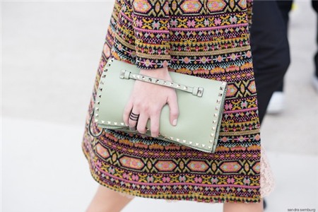 Túi hay Clutch - Đeo gì tới công sở mới là 