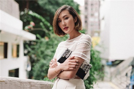 Túi hay Clutch - Đeo gì tới công sở mới là