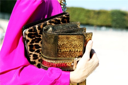 Túi hay Clutch - Đeo gì tới công sở mới là 