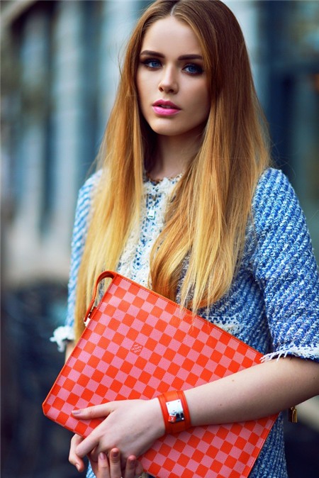 Túi hay Clutch - Đeo gì tới công sở mới là 