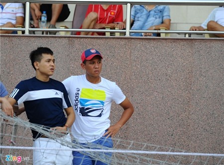 Cầu thủ ĐTQG tới xem ca sĩ Tuấn Hưng ghi bàn ở giải phủi