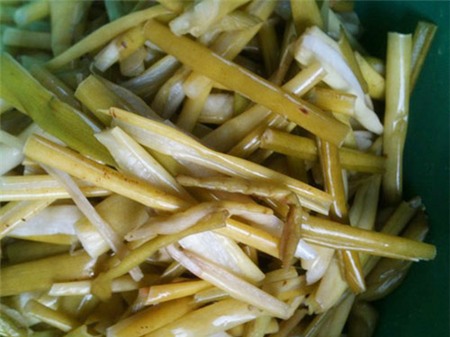 Xa quê, nhớ món canh dưa môn muối của mẹ - 2