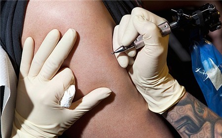 Xăm trổ nô lệ tình dục để đánh dấu quyền sở hữu