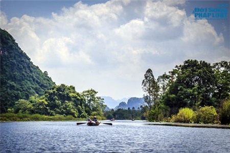 Say đắm cảnh đẹp mùa thu trên dòng suối Yến - 4