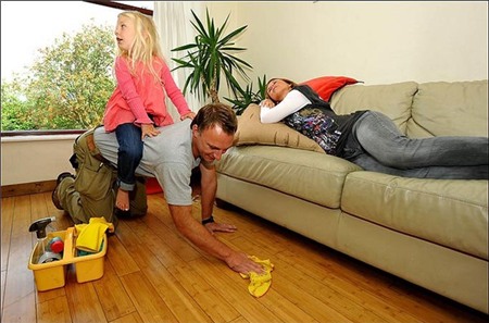 Không may thất nghiệp, vợ coi tôi là “đàn ông mặc váy” 1