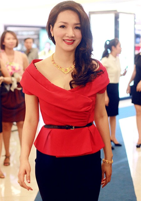 Top Hoa hậu Việt hiếm hoi nói ngoại ngữ như 'gió'