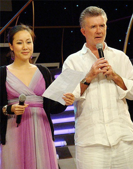 Top Hoa hậu Việt hiếm hoi nói ngoại ngữ như 'gió'