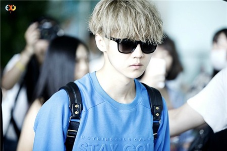 Luhan (EXO) trông xơ xác sau chuyến lưu diễn nước ngoài.