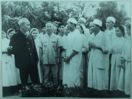Bác Hồ thăm Bệnh xá Vân Đình, huyện Ứng Hòa (20/4/1963)