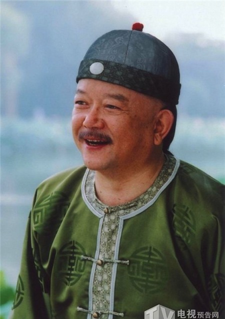 'Hòa Thân' Vương Cương gây bất ngờ với ngoại hình 18 năm không đổi