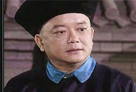 'Hòa Thân' Vương Cương gây bất ngờ với ngoại hình 18 năm không đổi