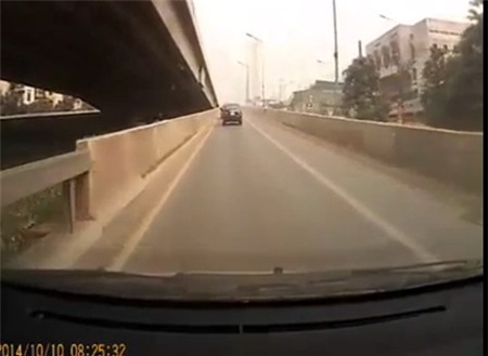 ôtô, ngược đường, một chiều, Khuất Duy Tiến