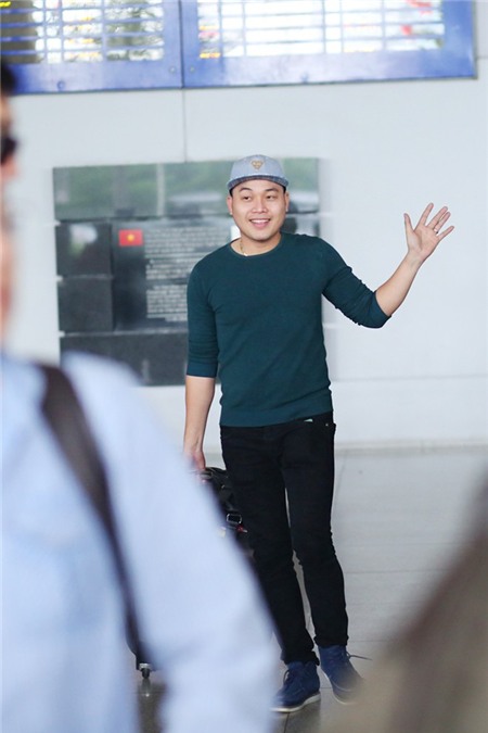 Việt Hương tươi cười về nước sau vụ bị đối xử tệ bạc ở Nhật