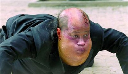 Hình ảnh ấn tượng của nhân vật Hỏa Vân tà thần do Lương Tiểu Long đảm nhận.