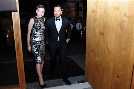 Ngô Thanh Vân và bạn trai Việt kiều tình tứ chốn đông người