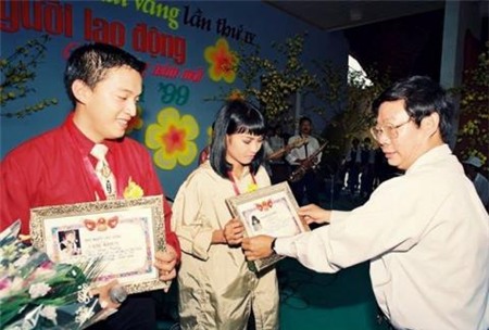 Lam Trường và Phương Thanh nhận giải Mai Vàng lần thứ 4 - 1999. Đây là một trong những cột mốc quan trọng trong chặng đường hoạt động âm nhạc của cả hai. 15 năm trôi qua, hiện tai họ vẫn giữ được vị trí của mình trong làng nhạc Việt. Hiện