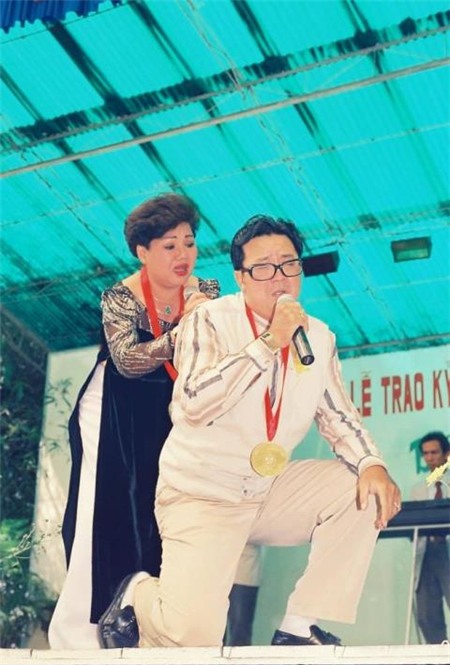 NSND Ngọc Giàu và NSƯT Bảo Quốc - hai cây đại thụ của sân khấu hài kịch ăn ý trên sân khấu. Hiện tại do tuổi đã cao nên cả hai rất ít đi diễn, nhưng thỉnh thoảng vẫn góp mặt trong các chương trình ý nghĩa hoặc các giải thưởng để giới thiệu và trao giải cho bậc hậu bối.