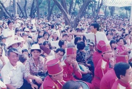 MC Lại Văn Sâm thời gầy gò và đen nhẻm.