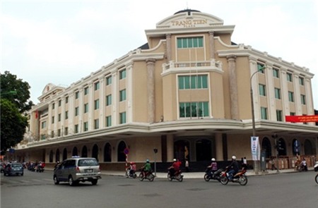 'Canh bạc' của bố chồng Hà Tăng sẽ ưu ái khách bình dân?