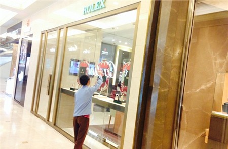 'Canh bạc' của bố chồng Hà Tăng sẽ ưu ái khách bình dân?