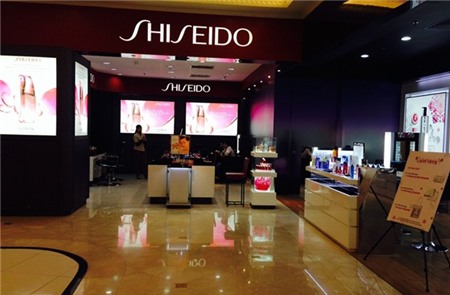 'Canh bạc' của bố chồng Hà Tăng sẽ ưu ái khách bình dân?