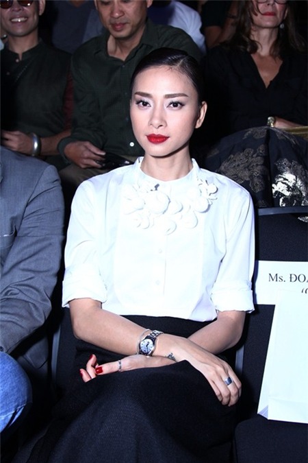 HH Ngọc Khánh 38 tuổi vẫn giữ được vẻ đẹp 