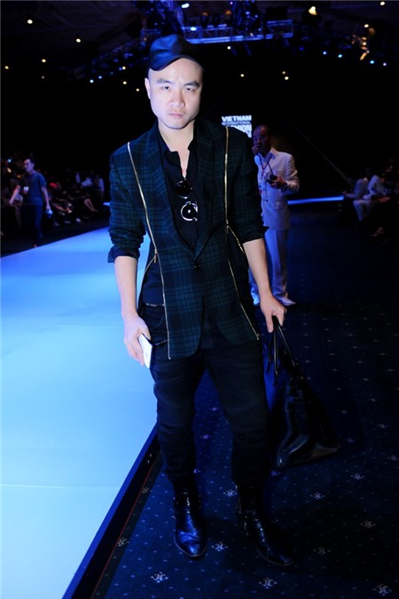 Thủy Top mặc áo xuyên thấu khoe nội y trên thảm đỏ