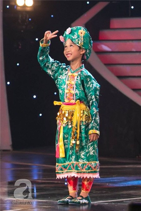 "Cậu bé Thị Mầu" tiến thẳng vào chung kết "Vietnam's Got Talent" 2