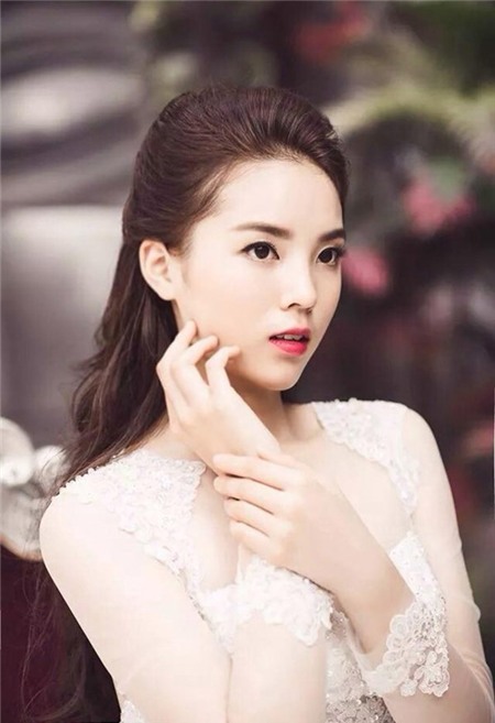 Hoa hau Nguyen Cao Ky Duyen va A hau Huyen My