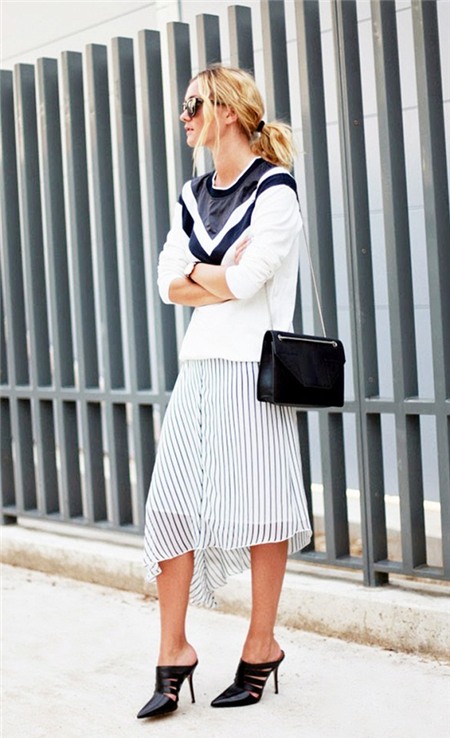 Những set đồ đen-trắng gây thương nhớ của Hà Hồ